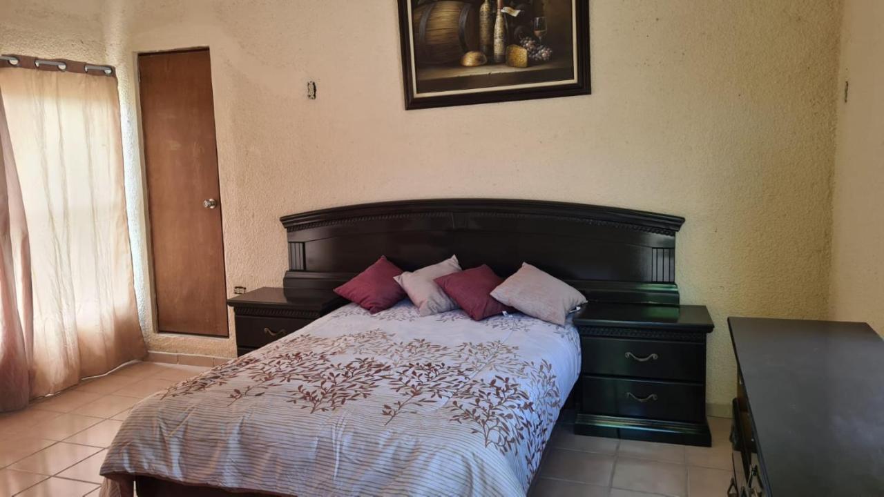 Room In Guest Room - Padrinos Hostal La Paz Full House Экстерьер фото